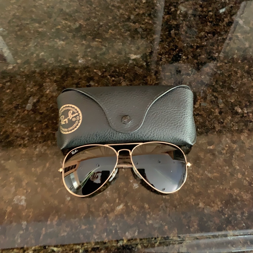 Men’s Ray Ban Aviator Sunglasses with leather case